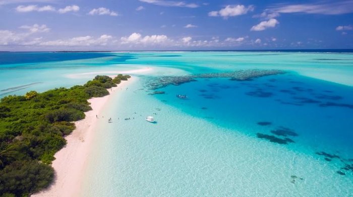 From Self-Isolation to Sublime Solitude on Indian Ocean Islands